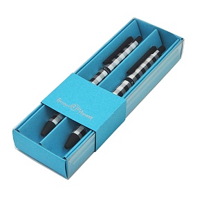 Набор BrunoVisconti®
из 2-х шариковых автоматических  ручек
"ARTCLICK"0.5 мм, синий, в картонном голубом  футляре "Монохром.Клетка"
Арт. 20-0281/2222
